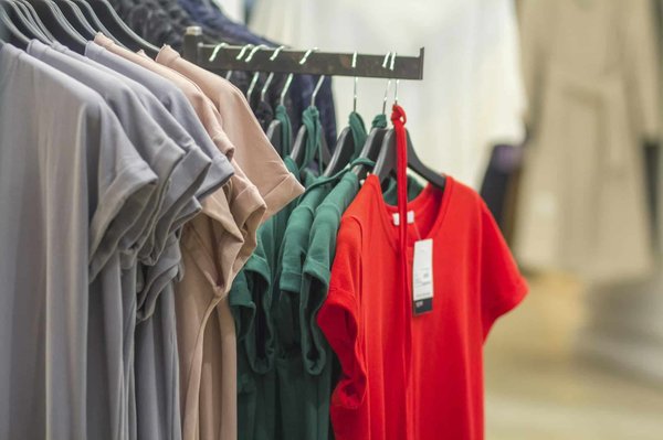Analyse : l'économie du marché des vêtements unisexes
